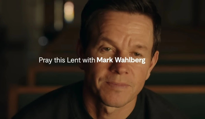 Mark Wahlberg y Jonathan Roumie promovieron la oración en el Super Bowl