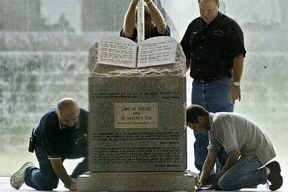 ¿Volverá el monumento de los Diez Mandamientos al Edificio Judicial de Alabama?