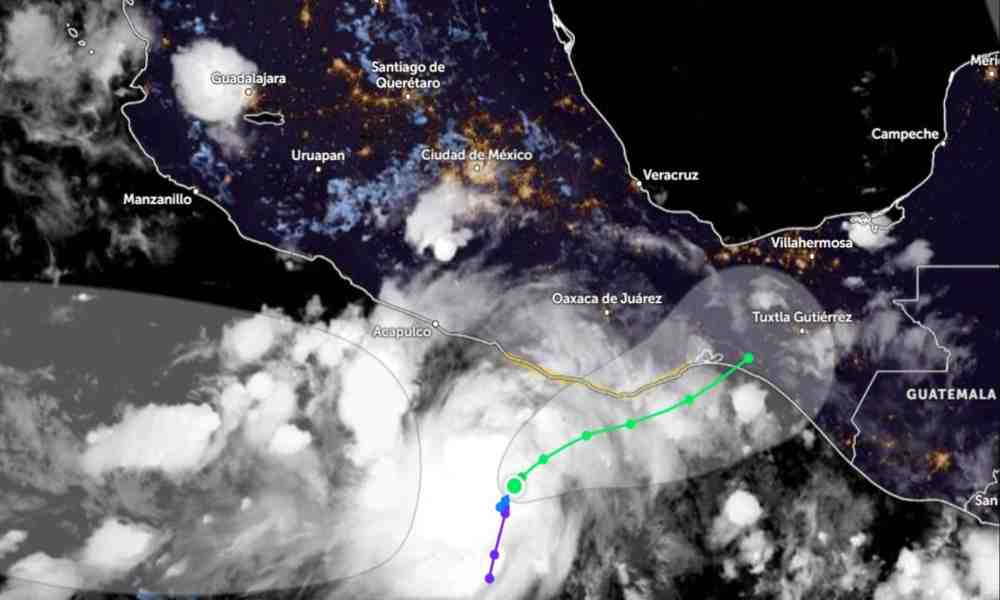 Tormenta tropical John se fortalece y pone en alerta México