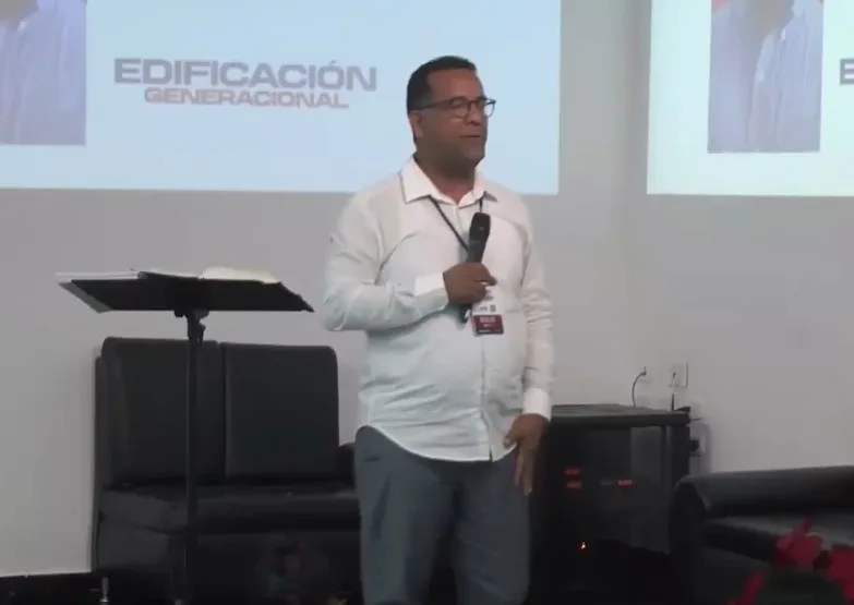 construida sobre la Revelación del Hijo de Dios