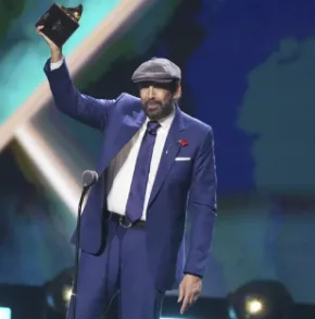 Juan Luis Guerra agradece a Jesús en los Grammy Latino