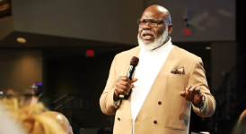 “Dios me trajo de vuelta” dice TD Jakes tras compartir su testimonio